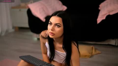 Snapshot of sierravyx chatting on October 16, 2025, 5:19 am Maria online show from October 16, 2025, 5:19 am