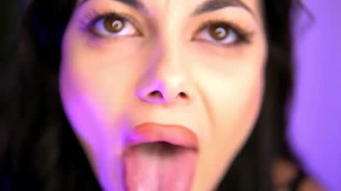 Snapshot of sierravyx chatting on November 6, 2025, 11:00 am Maria online show from November 6, 2025, 11:00 am