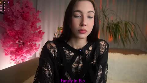 Eva  online show from October 13, 2025, 11:43 am