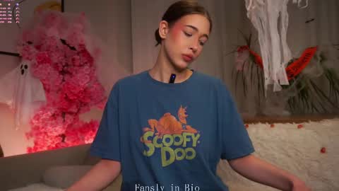 Eva  online show from October 28, 2025, 11:14 am