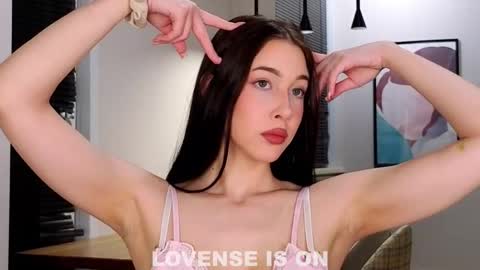 Snapshot of signehinz chatting on February 11, 2026, 11:04 am Eva online show from February 11, 2026, 11:04 am