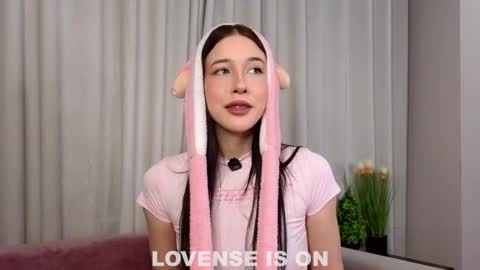 Snapshot of signehinz chatting on February 13, 2026, 11:17 am Eva online show from February 13, 2026, 11:17 am