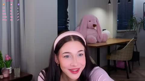 Snapshot of signehinz chatting on March 17, 2026, 11:24 am Eva online show from March 17, 2026, 11:24 am