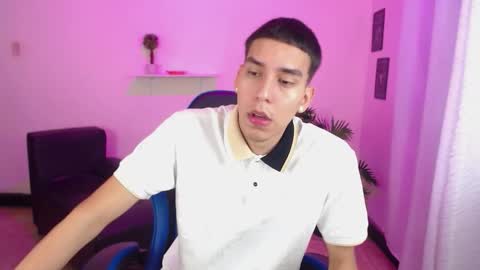 Snapshot of siimon18 chatting on February 6, 2026, 1:36 pm SImon online show from February 6, 2026, 1:36 pm