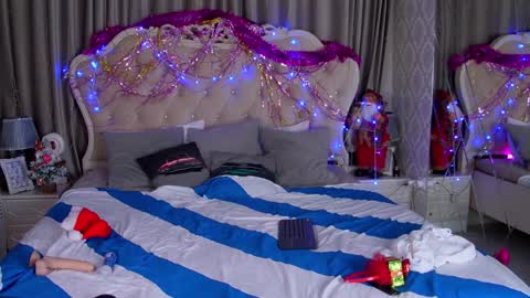 Snapshot of silascollins chatting on December 22, 2024, 4:59 pm SilasCollins online show from December 22, 2024, 4:59 pm