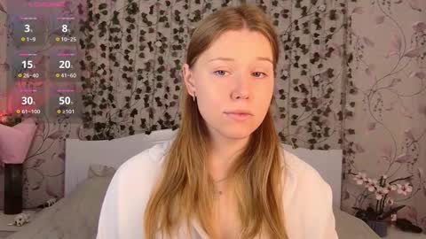 Snapshot of silent_princesses chatting on October 1, 2025, 5:35 am Chloe online show from October 1, 2025, 5:35 am