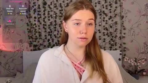 Snapshot of silent_princesses chatting on October 6, 2025, 4:54 am Chloe online show from October 6, 2025, 4:54 am