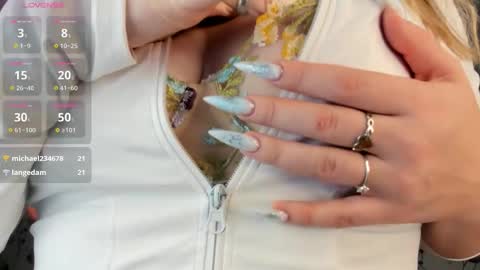 Snapshot of silent_princesses chatting on October 28, 2025, 5:22 am Chloe online show from October 28, 2025, 5:22 am