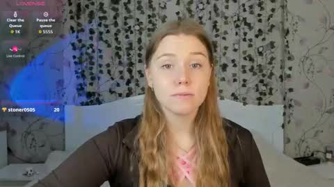 Snapshot of silent_princesses chatting on October 31, 2025, 5:41 am Chloe online show from October 31, 2025, 5:41 am