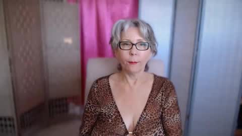 petra daniels online show from October 31, 2025, 12:00 am