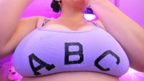 Snapshot of silvana_monroe chatting on May 7, 2026, 1:05 pm SIlvana online show from May 7, 2026, 1:05 pm