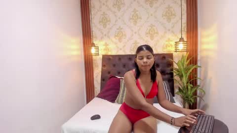 Silvanadelatorre online show from April 16, 2026, 7:03 pm