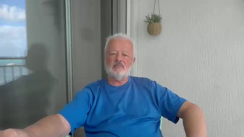 Daddy Bear online show from April 9, 2026, 12:32 pm