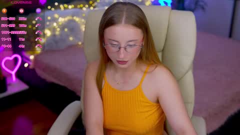 Snapshot of silverrmoon chatting on November 3, 2025, 8:32 pm Kristina Kris online show from November 3, 2025, 8:32 pm