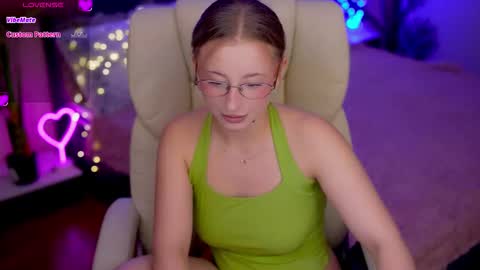 Snapshot of silverrmoon chatting on December 2, 2025, 7:53 pm Kristina Kris online show from December 2, 2025, 7:53 pm