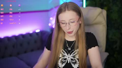 Snapshot of silverrmoon chatting on May 1, 2026, 1:16 pm Kristina Kris online show from May 1, 2026, 1:16 pm