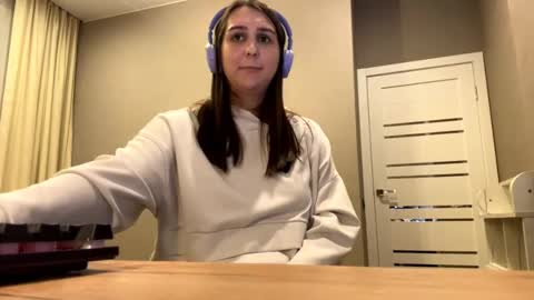 Snapshot of simapickford chatting on September 27, 2025, 11:04 am Rose online show from September 27, 2025, 11:04 am