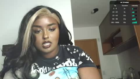 Simin Fox online show from May 12, 2026, 1:14 am