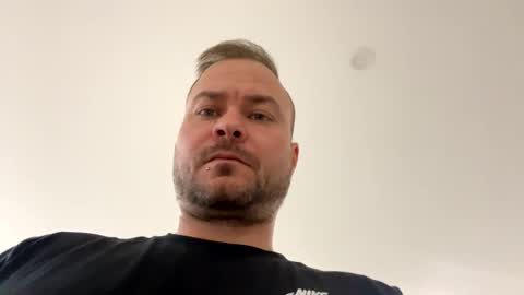 simon23061998 online show from February 6, 2026, 9:34 am