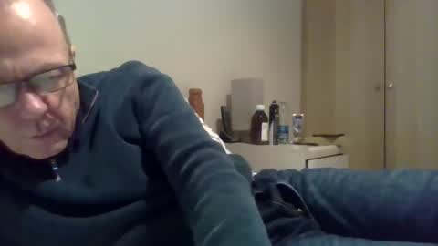 Snapshot of simon56691 chatting on December 19, 2024, 6:45 pm simon56691 online show from December 19, 2024, 6:45 pm