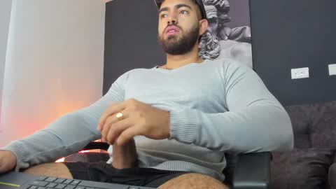 simon_leon01 online show from December 5, 2024, 11:38 am