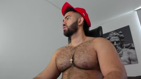simon_leon01 online show from May 16, 2026, 12:26 pm
