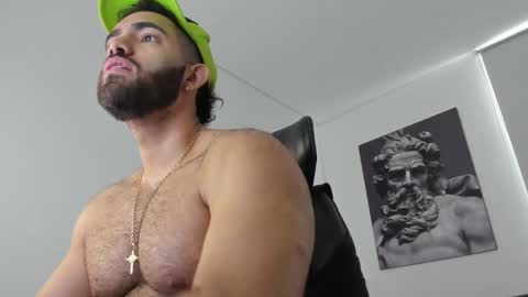 simon_leon01 online show from June 4, 2026, 12:33 pm