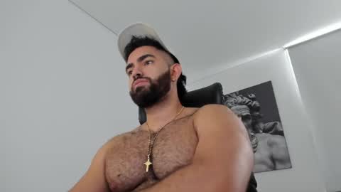 simon_leon01 online show from June 24, 2026, 9:25 pm