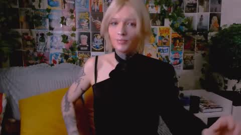 Snapshot of simona_rain chatting on October 24, 2025, 1:57 am Simona online show from October 24, 2025, 1:57 am