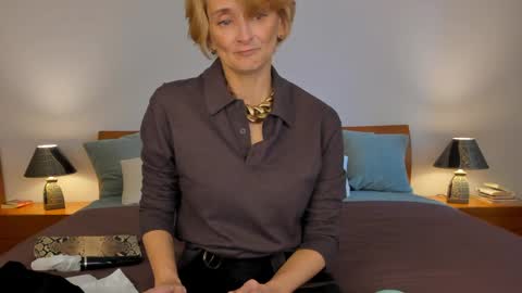 Simona  online show from May 1, 2026, 7:24 am
