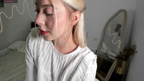 SimonaGerry online show from October 22, 2025, 4:35 am