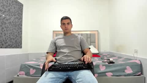 SIMON KELER online show from December 2, 2025, 10:53 am