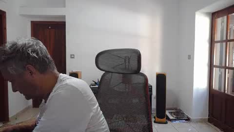 Snapshot of simonthenudist chatting on September 24, 2025, 12:52 pm Simon online show from September 24, 2025, 12:52 pm