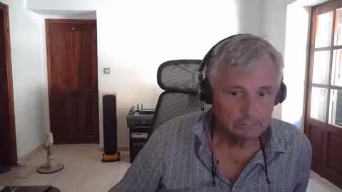 Snapshot of simonthenudist chatting on October 7, 2025, 10:34 am Simon online show from October 7, 2025, 10:34 am