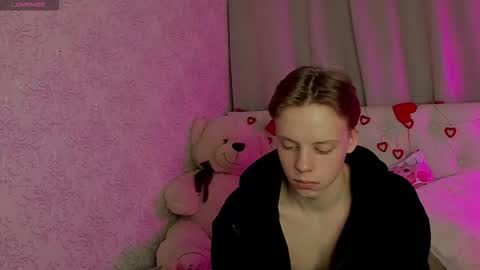 Snapshot of simonwarner chatting on February 18, 2026, 8:54 am Simon online show from February 18, 2026, 8:54 am