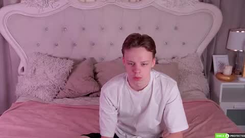 Snapshot of simonwarner chatting on March 2, 2026, 8:32 am Simon online show from March 2, 2026, 8:32 am