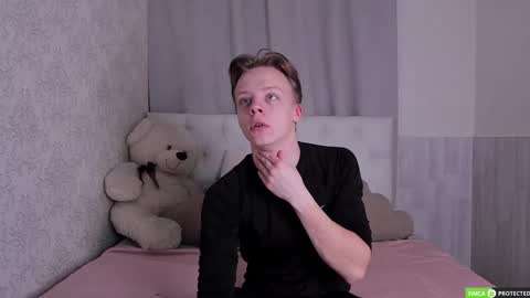 Snapshot of simonwarner chatting on March 4, 2026, 8:31 am Simon online show from March 4, 2026, 8:31 am