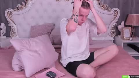 Snapshot of simonwarner chatting on March 12, 2026, 4:51 am Simon online show from March 12, 2026, 4:51 am