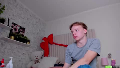 Snapshot of simonwarner chatting on March 14, 2026, 8:53 am Simon online show from March 14, 2026, 8:53 am