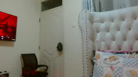 simply_eve1 online show from February 13, 2026, 11:34 pm