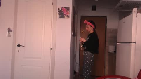 Snapshot of simyhvn chatting on March 18, 2026, 5:10 am simyhvn online show from March 18, 2026, 5:10 am