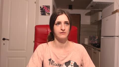 Snapshot of simyhvn chatting on April 3, 2026, 5:00 pm simyhvn online show from April 3, 2026, 5:00 pm