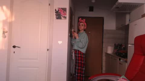 Snapshot of simyhvn chatting on April 7, 2026, 4:13 am simyhvn online show from April 7, 2026, 4:13 am