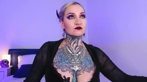 Snapshot of sindeleros chatting on October 15, 2025, 1:33 pm Ms. Sindel online show from October 15, 2025, 1:33 pm