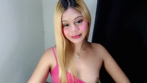 Snapshot of sinfulrose_ chatting on March 25, 2026, 10:05 pm sinfulrose_ online show from March 25, 2026, 10:05 pm