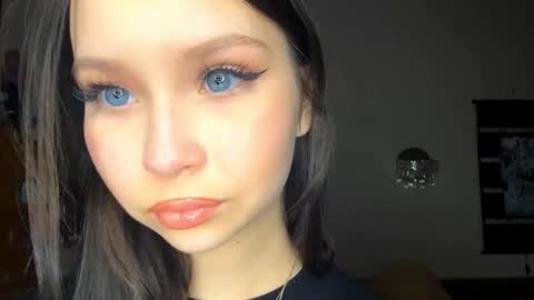 Emma online show from December 1, 2025, 11:04 am