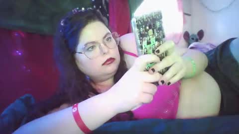Snapshot of siofra chatting on February 1, 2025, 9:19 pm Siofra online show from February 1, 2025, 9:19 pm
