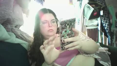 Snapshot of siofra chatting on February 14, 2025, 7:44 pm Siofra online show from February 14, 2025, 7:44 pm