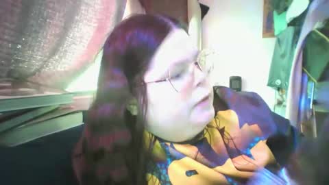Snapshot of siofra chatting on February 16, 2025, 6:43 pm Siofra online show from February 16, 2025, 6:43 pm