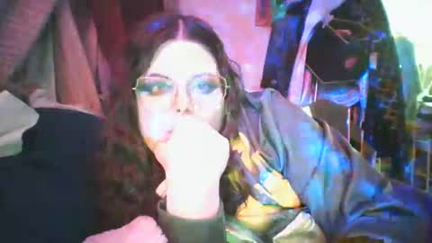 Snapshot of siofra chatting on February 17, 2025, 2:53 am Siofra online show from February 17, 2025, 2:53 am